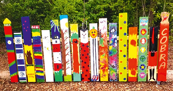 Kinder malen und gestalten Zaunbretter